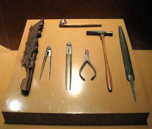 1065px-Batik_Making_Tools